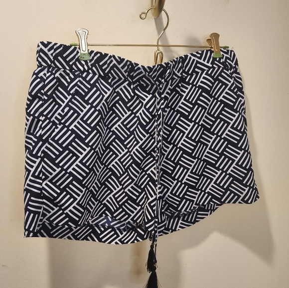 The Limited black and white casual short size M - Picture 2 of 10